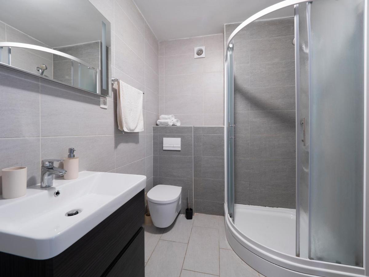 Family Three Bedroom Apartment Brando Budva Eksteriør billede